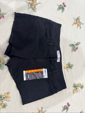 No Boundaries Black Frayed Hem Denim Shorts